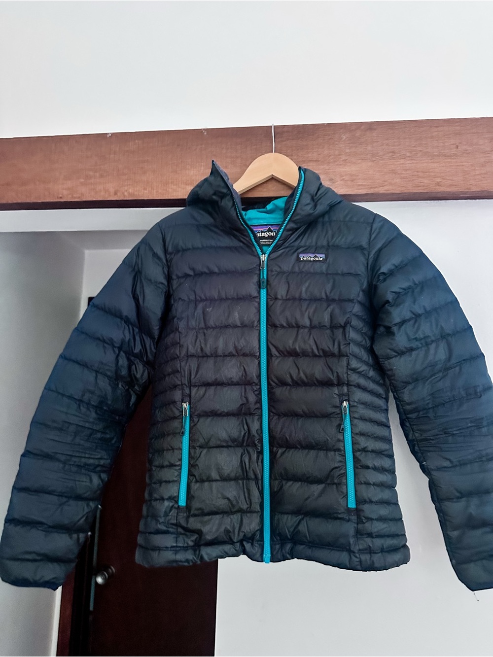 Patagonia Ws Navy Puffer Jacket with Teal Trim